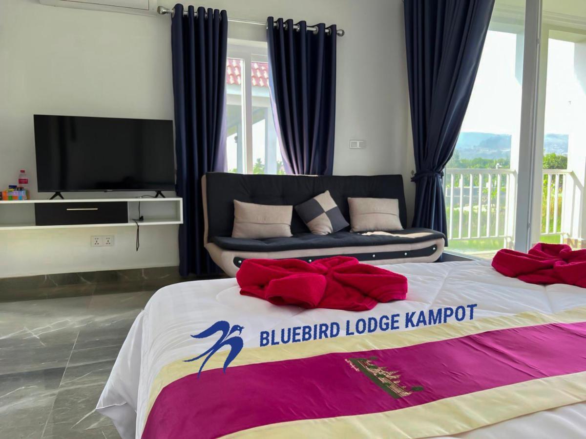 Bluebird Lodge Kampot Bagian luar foto